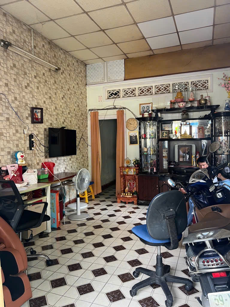 BÁN GẤP GẦN MẶT TIỀN KHA VẠN CÂN
